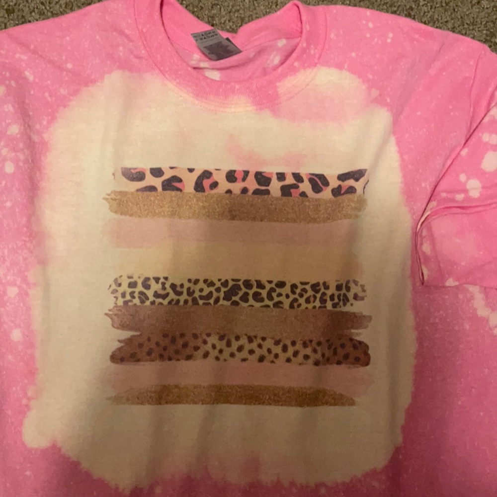 Gildan size medium bleached t shirt